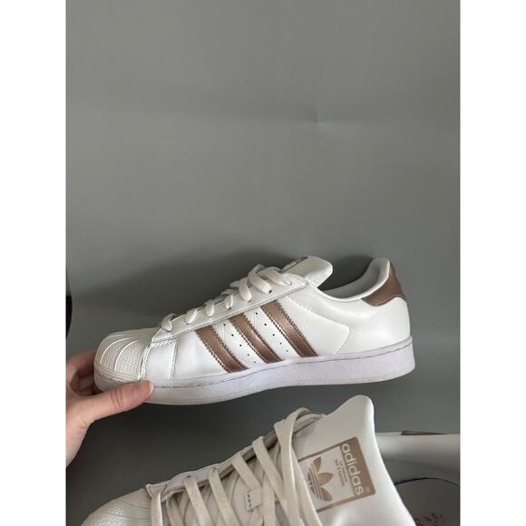 Adidas Superstar White Metallic Women’s Size 11 CG5463 EUC Lace Up Sneaker - Picture 4 of 8